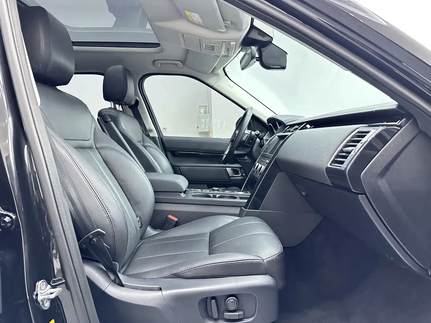 Land Rover Discovery 2017 3.0 SC V6 SE фото 12