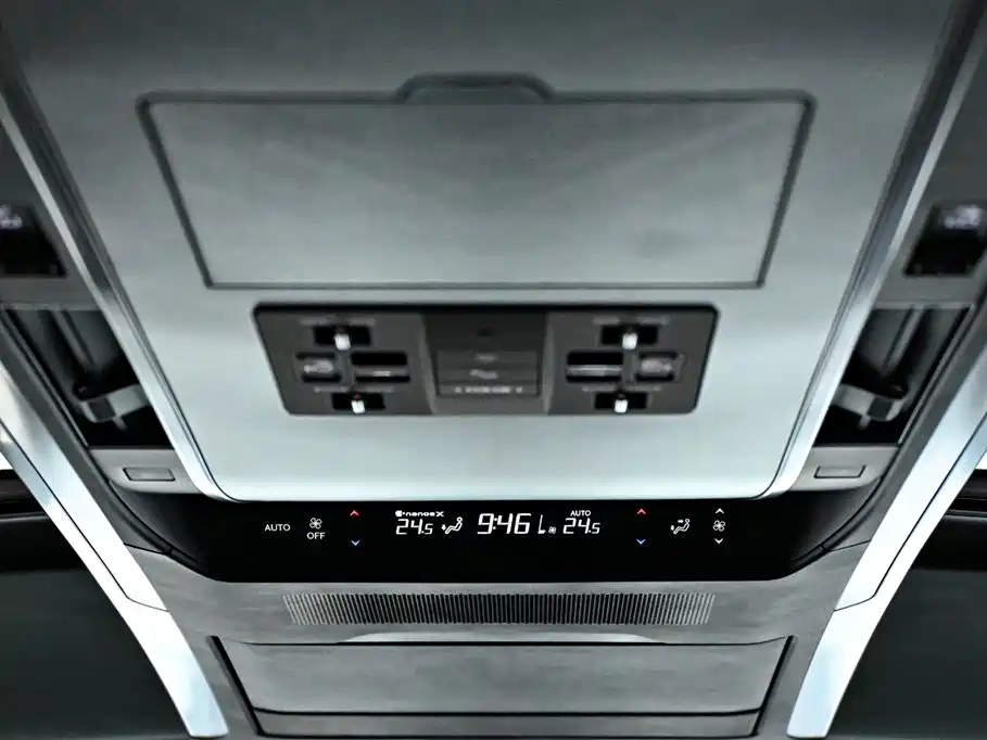 Lexus LM 2023 500h 6-Seater Prestige Edition фото 34
