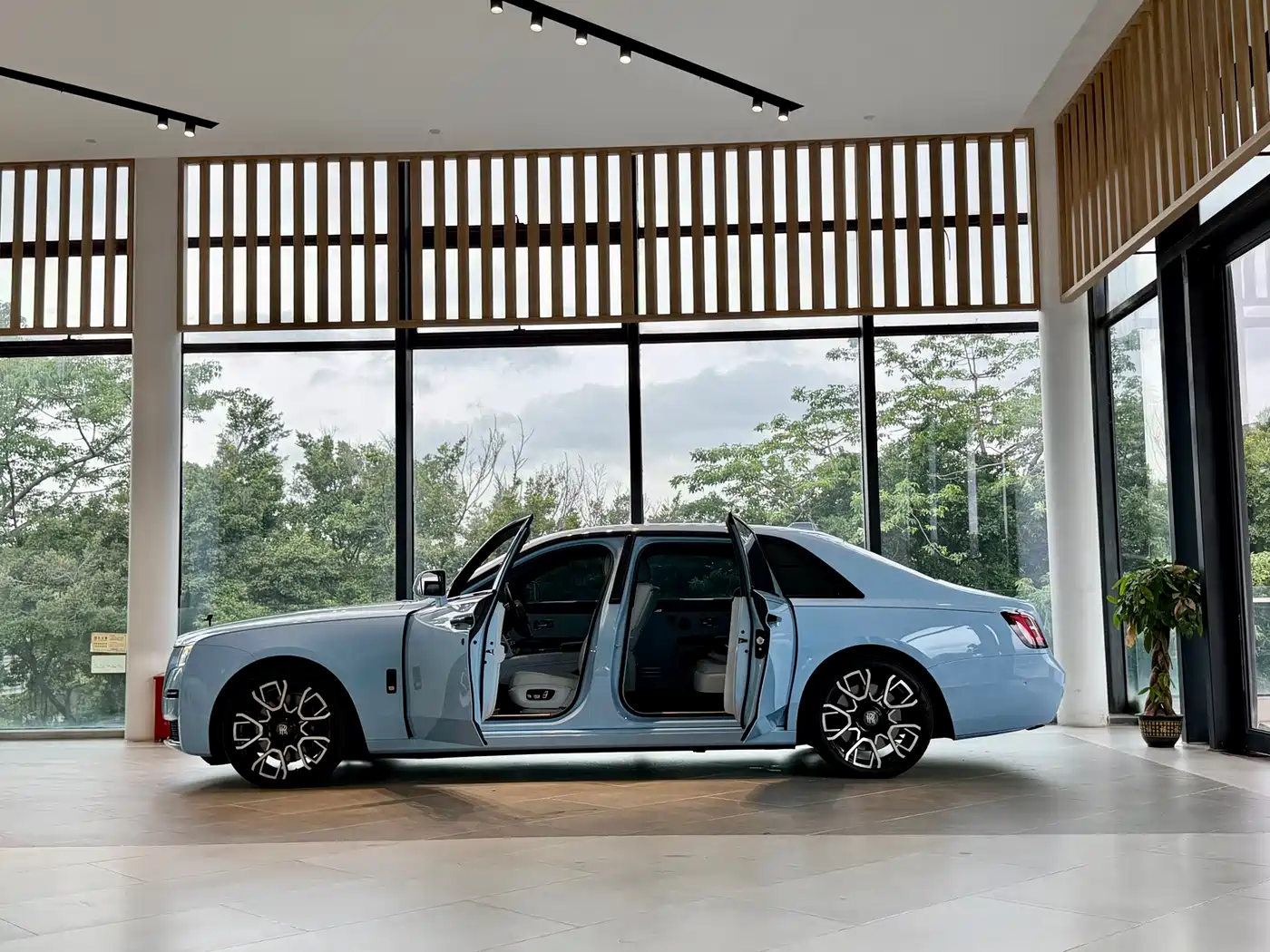 Rolls-Royce Ghost 2021 6.7T Long Wheelbase фото 4