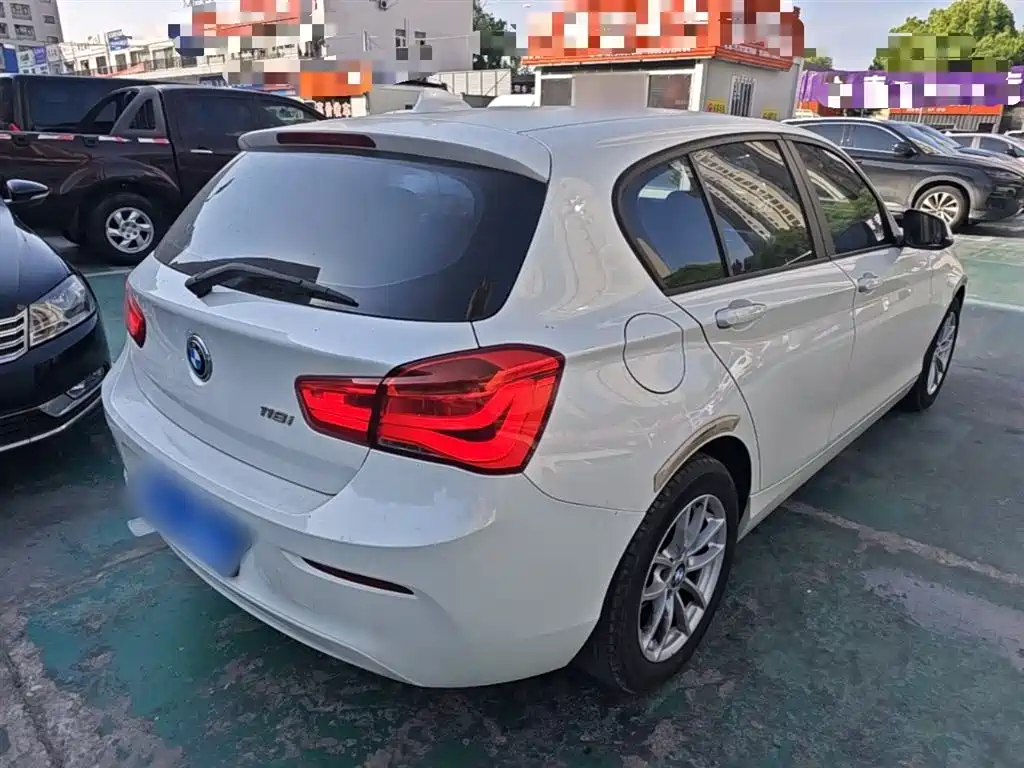 BMW 1 Series (Import) 2018 118i Leading фото 7