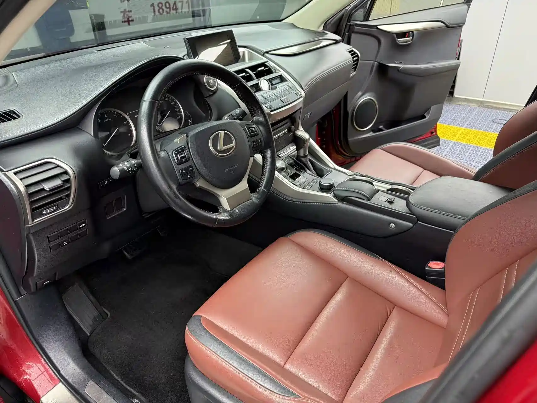 Фото 10 - Lexus NX