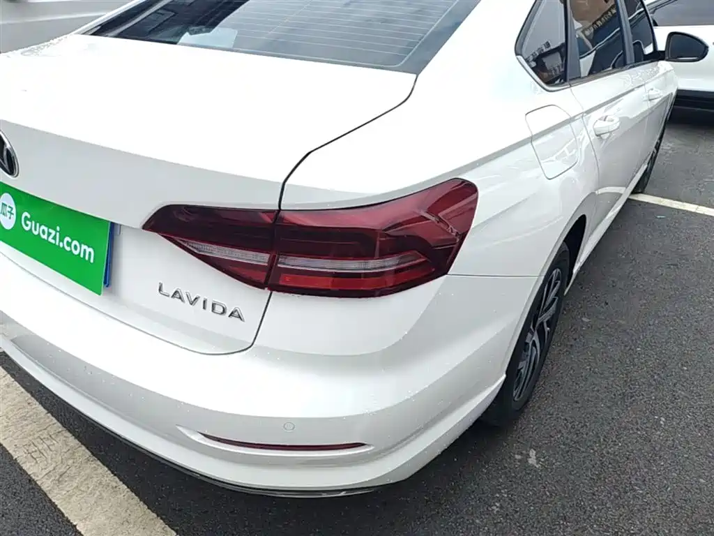 Volkswagen Lavida 2022 1.5L Auto Comfort Edition фото 8