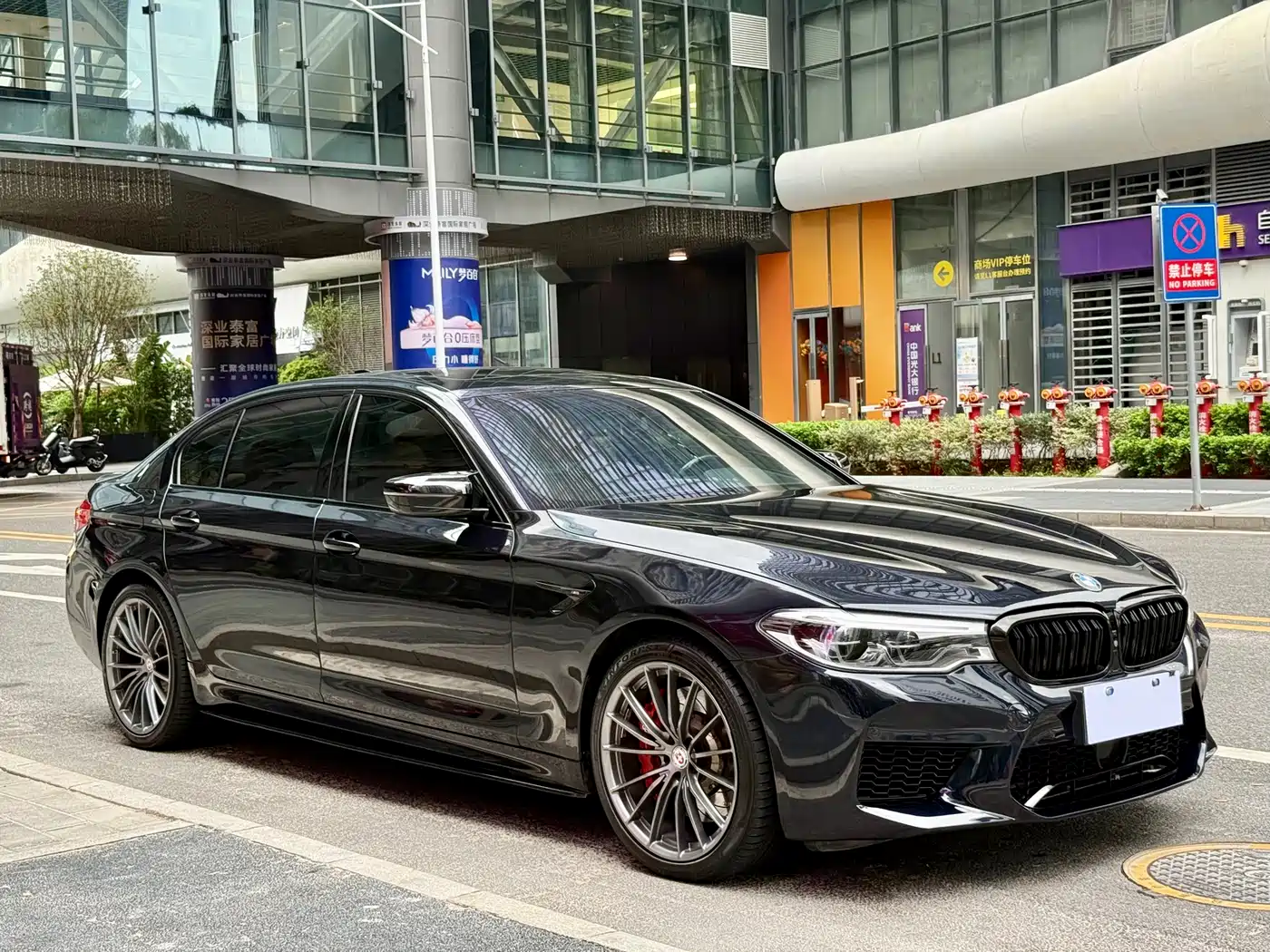 BMW 5 Series 2020 530Li Exclusive M Sport Package фото 3