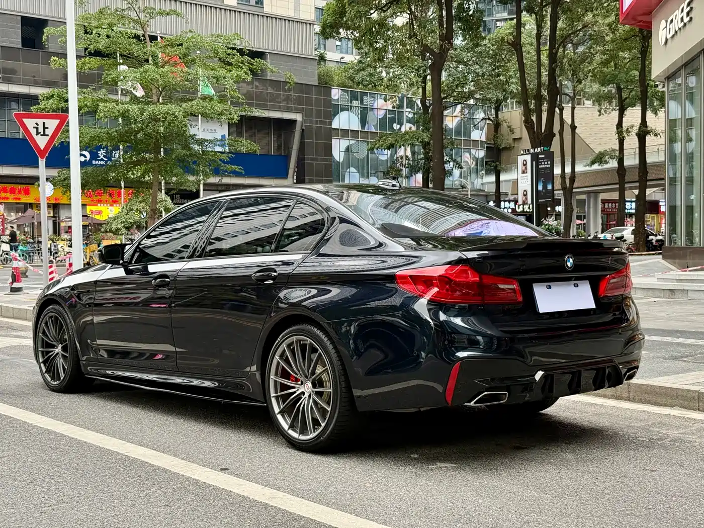 BMW 5 Series 2020 530Li Exclusive M Sport Package фото 25
