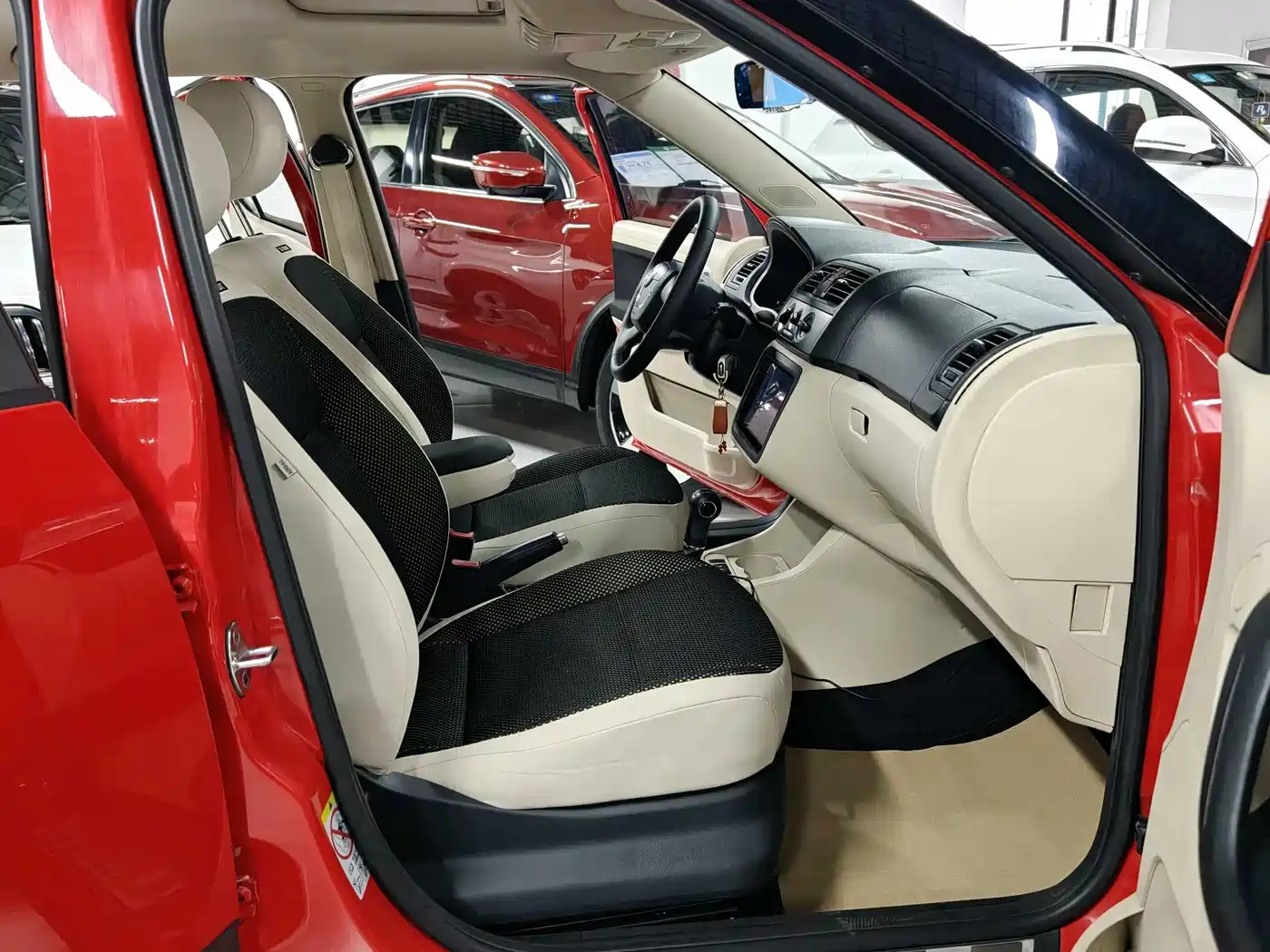 Škoda Fabia 2012 1.6L Scout фото 9