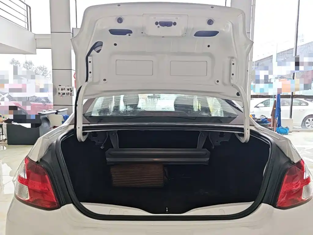 Peugeot 301 2017 2016 1.6L Auto Comfort Edition