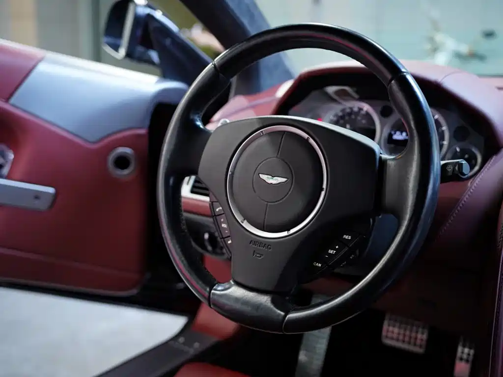 Фото 39 - Aston Martin DB9