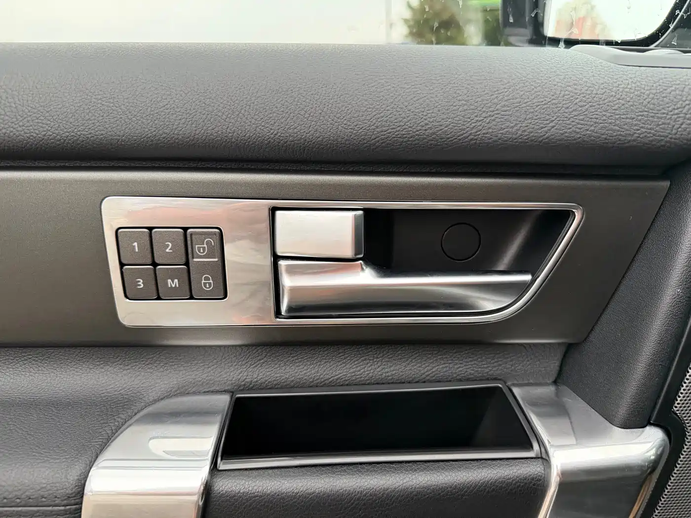 Land Rover Discovery 2014 3.0 SC V6 HSE фото 23