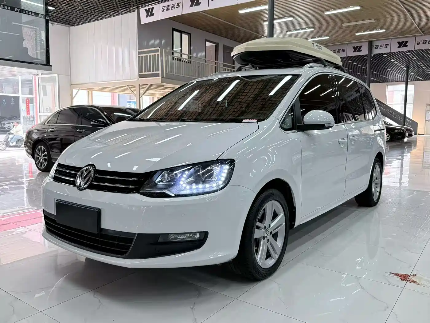 Volkswagen Sharan 2018 380TSI Premium 7-Seater фото 7