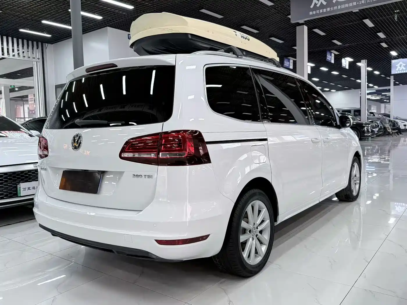 Volkswagen Sharan 2018 380TSI Premium 7-Seater фото 9