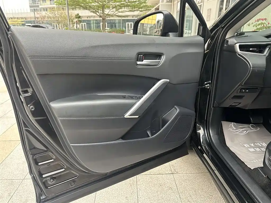 Toyota Frontlander 2023 2.0L CVT Luxury Edition фото 9