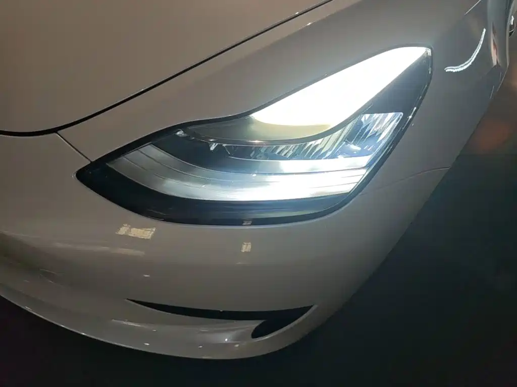 Фото 24 - Tesla Model 3