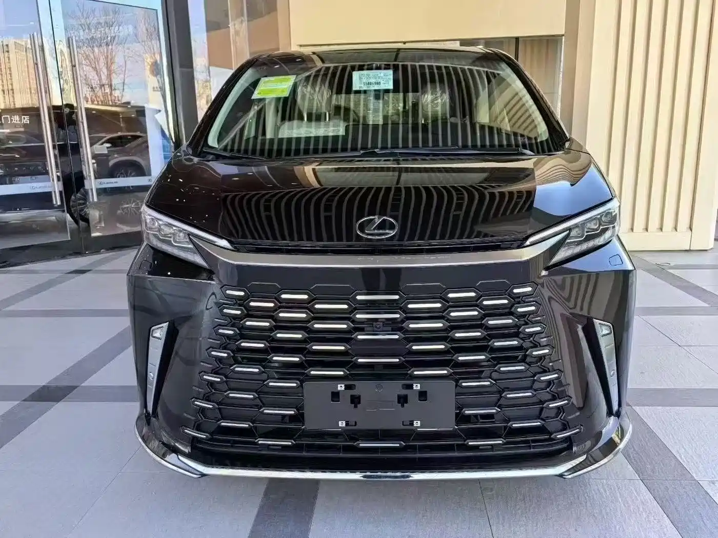 Lexus LM 2025 Model 500h Six-Seater Prestige Edition