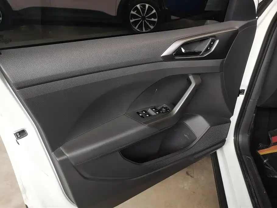 Volkswagen T-Cross 2023 280TSI DSG Luxury Edition фото 7