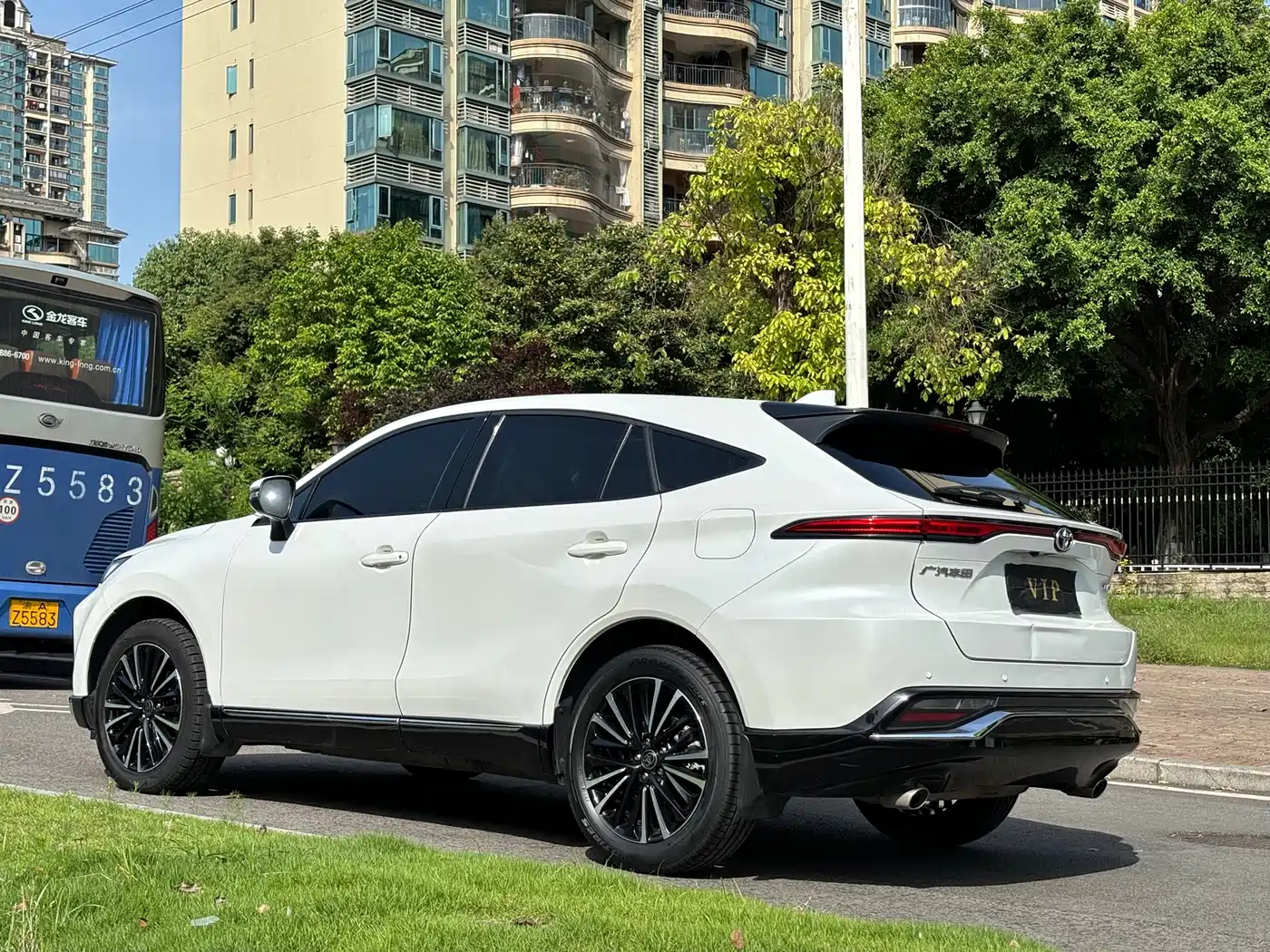 Toyota Venza 2023 2.0L CVT FWD Premium фото 5