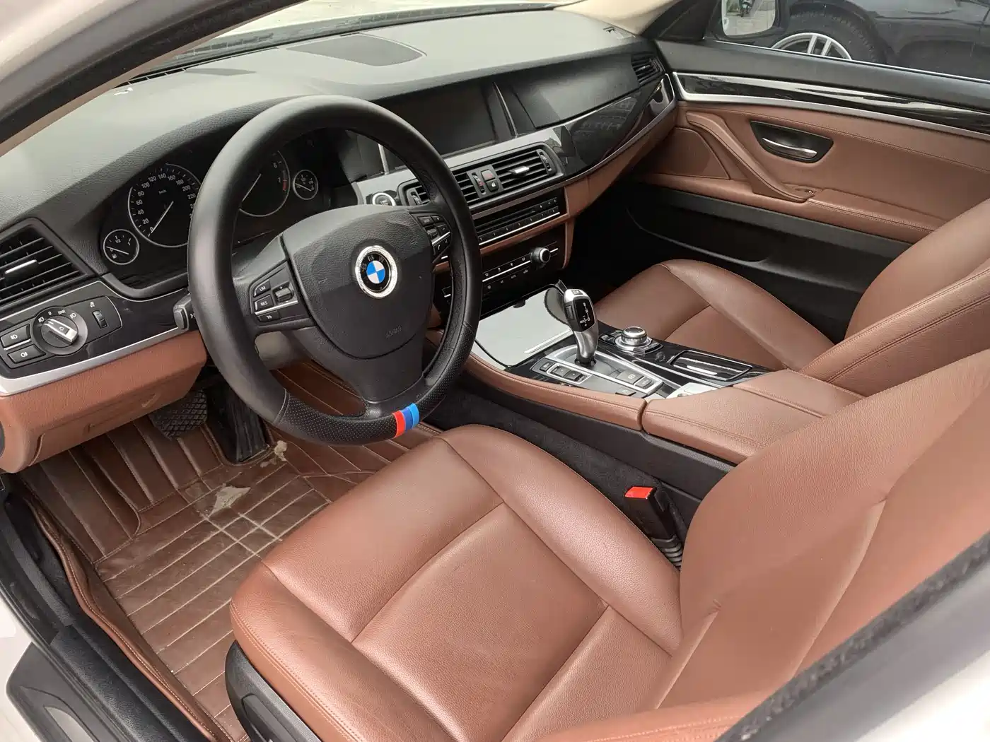 BMW 5 Series (Import) 2014 520i Classic фото 11