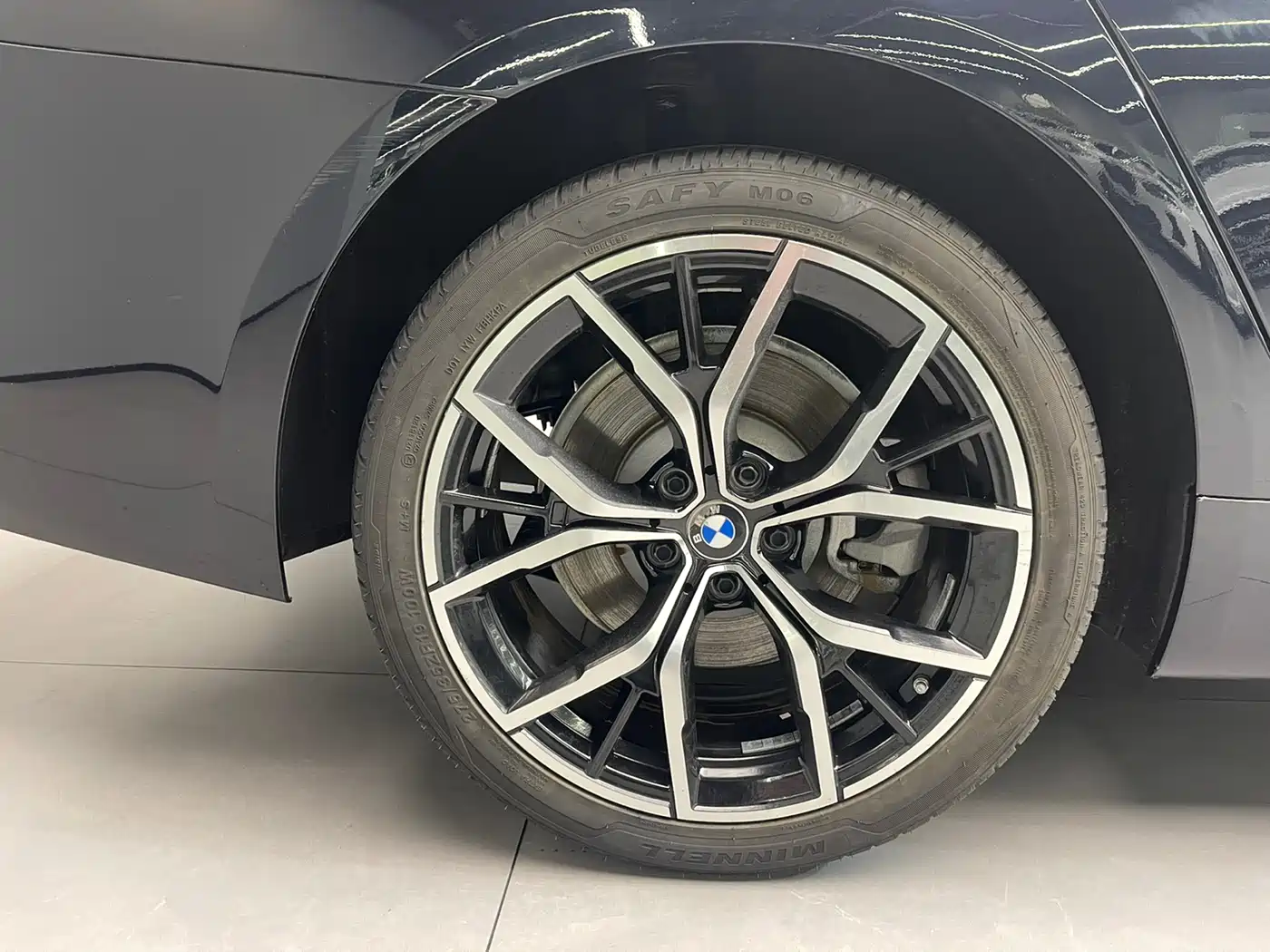 BMW 5 Series 2022 530Li Exclusive M Sport Package фото 28