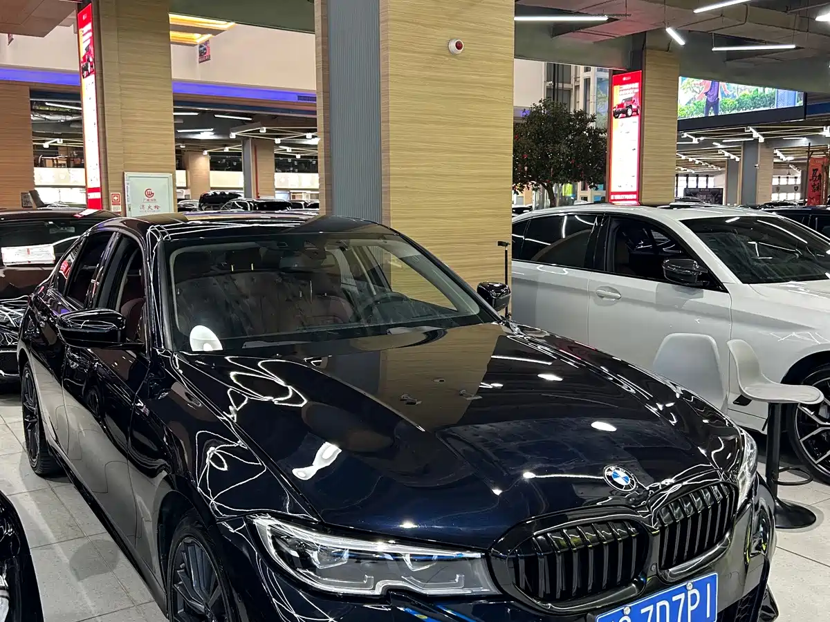 Photo 3 - BMW 3 Series