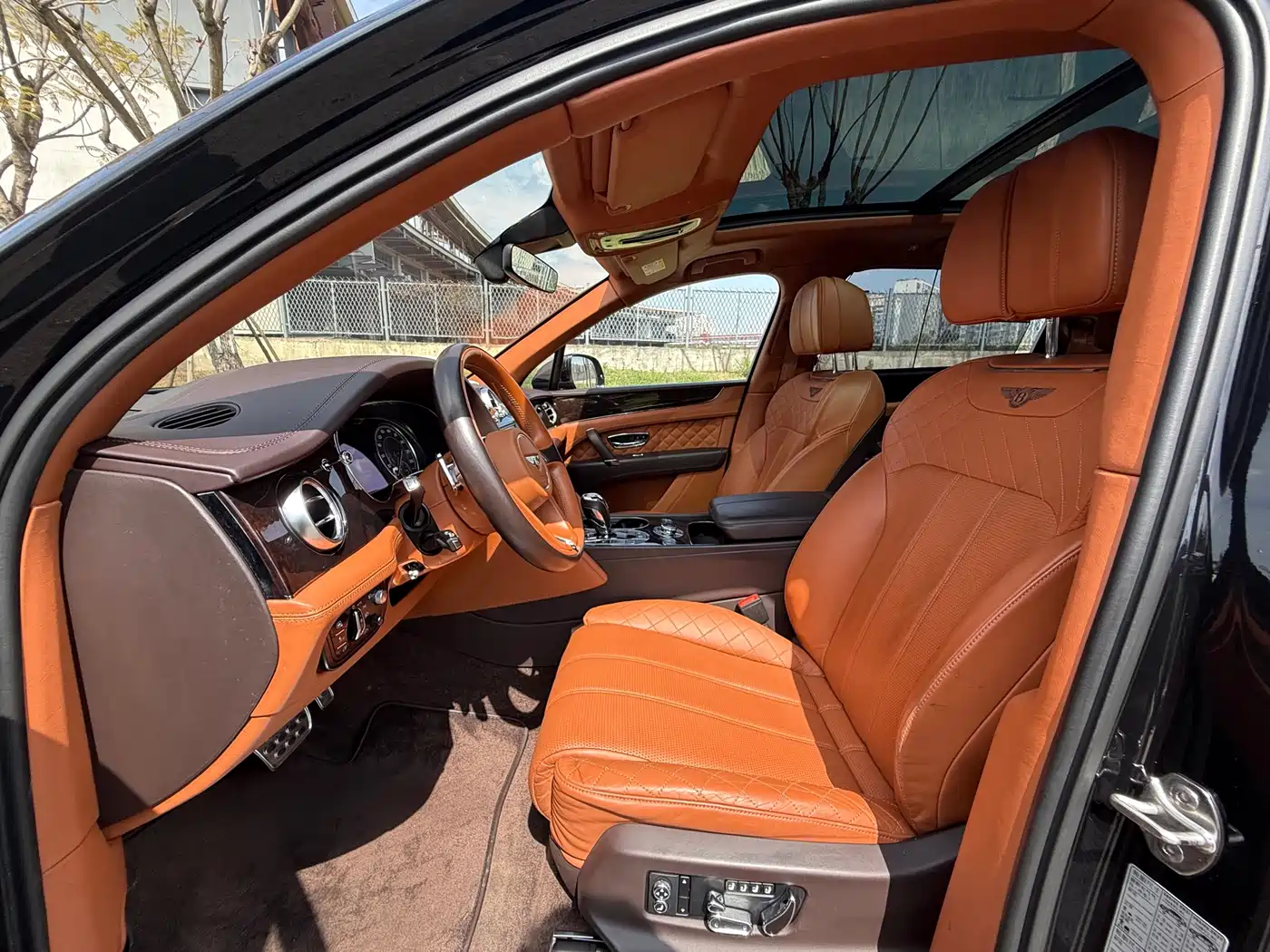 Bentley Bentayga 2016 6.0T Standard Edition фото 7