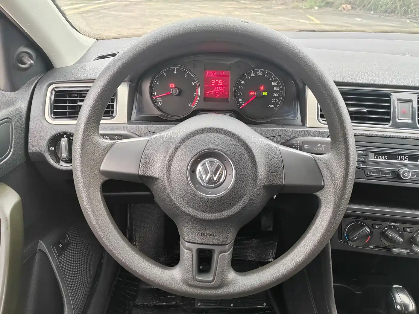 Volkswagen Santana 2015 1.6L Automatic Trend Edition фото 12