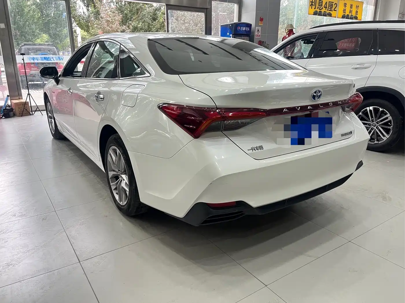 Toyota Avalon 2019 Hybrid 2.5L Luxury Edition China VI фото 4