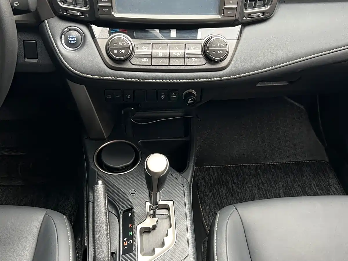 Toyota RAV4 Rongfang 2015 2.0L CVT 4WD Pioneer Edition фото 14