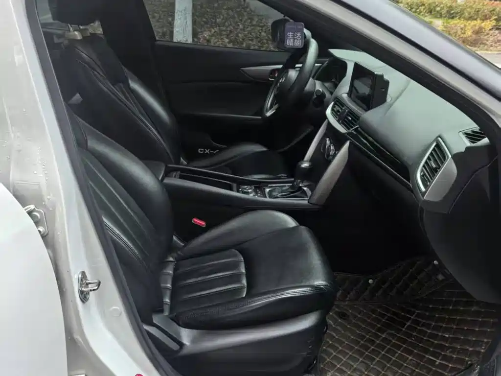 Фото 15 - Mazda CX-4
