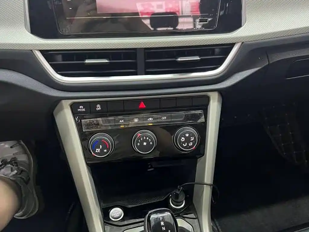 Photo 13 - Volkswagen T-ROC