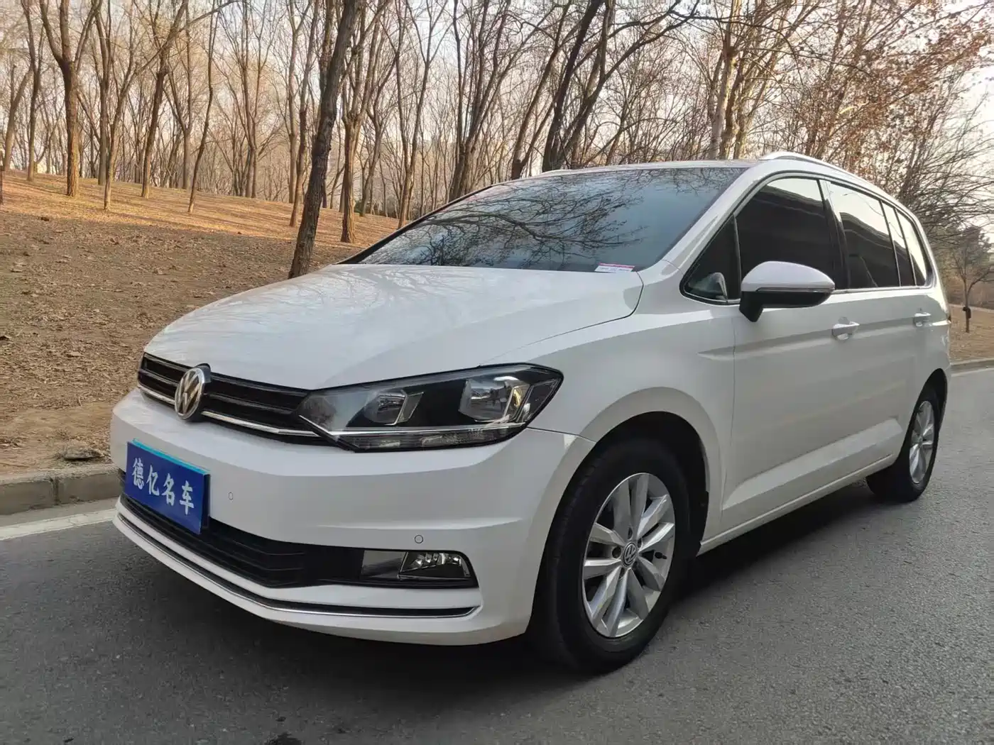 Volkswagen Touran 2018 Touran L 280TSI DSG Comfort 7-seater China V фото 3