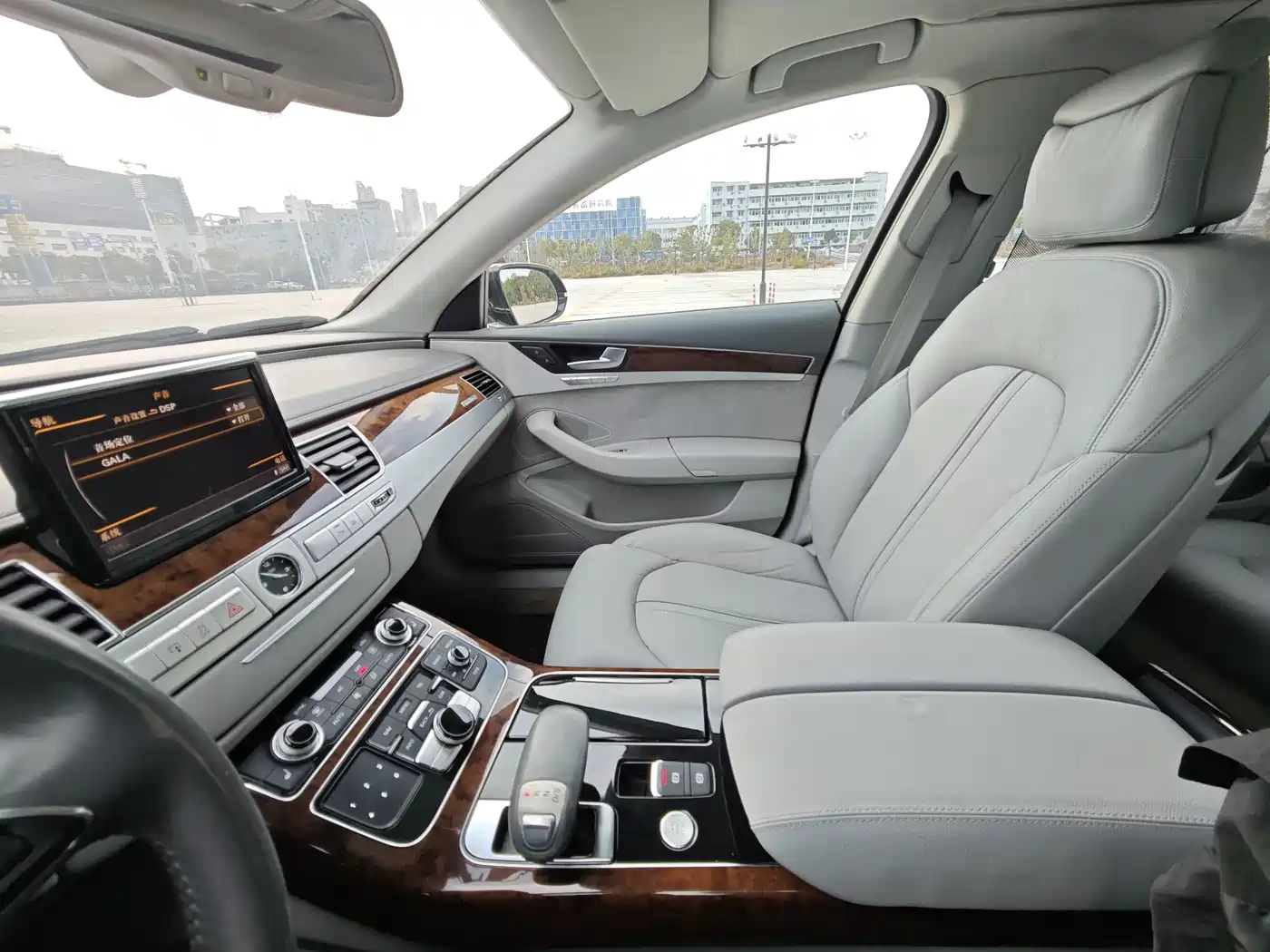 Audi A8 2011 A8L 3.0 TFSI quattro Premium (245kW) фото 10
