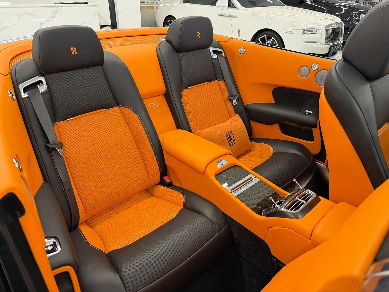 Photo 8 - Rolls-Royce Dawn