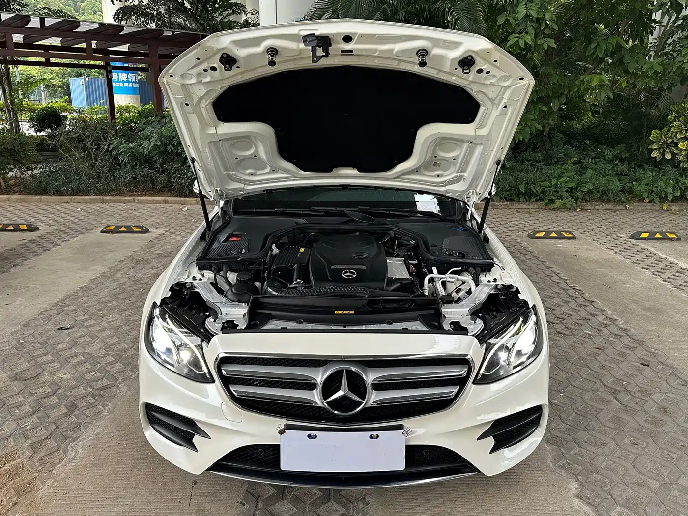 Mercedes-Benz E-Class 2018 E 200 L Sport фото 22