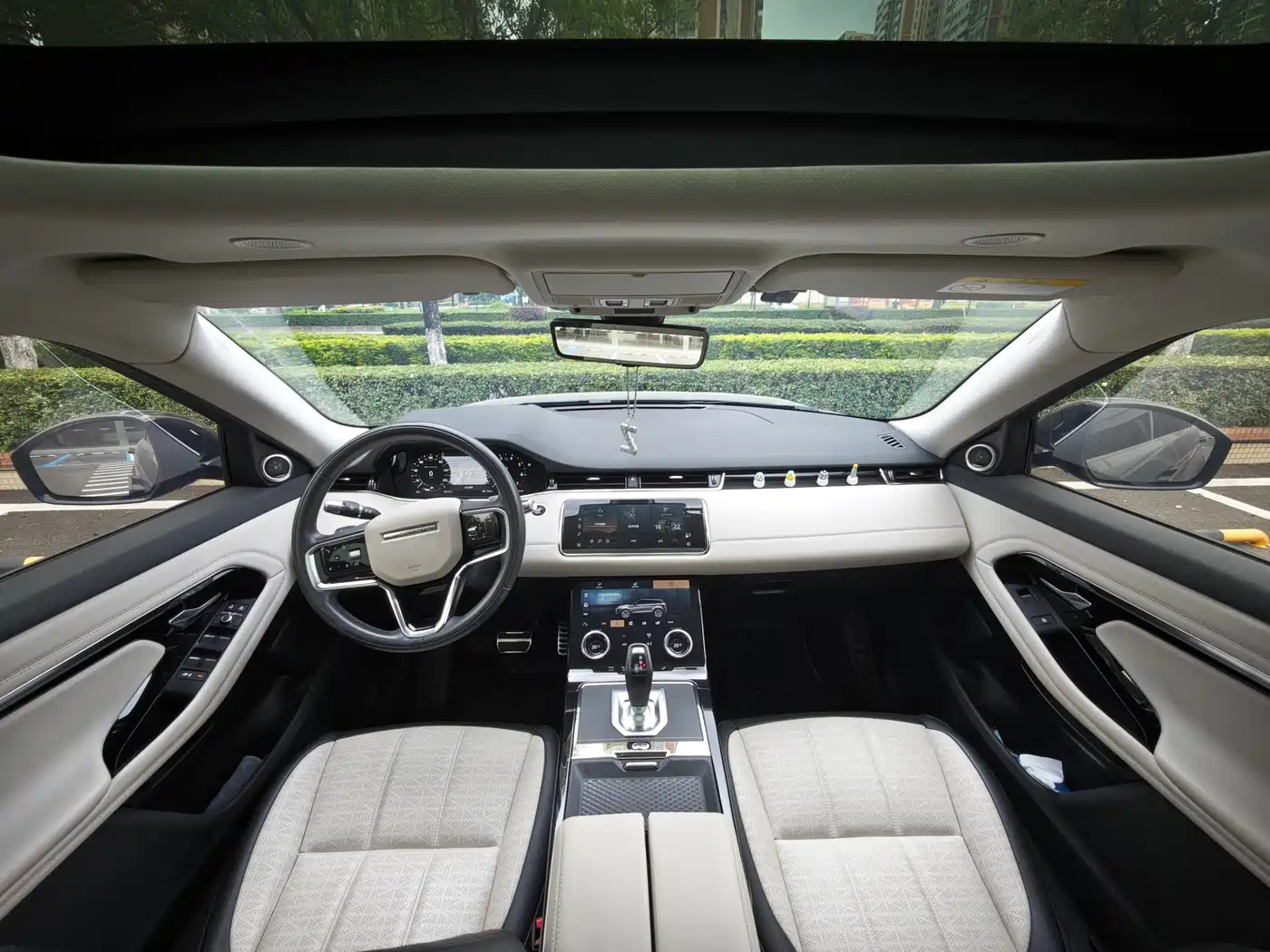 Land Rover Range Rover Evoque 2021 Range Rover Evoque L 249PS R-Dynamic First Edition Launch Edition фото 6