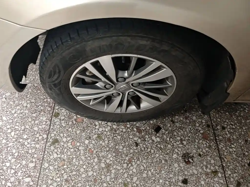 Фото 23 - Geely Emgrand