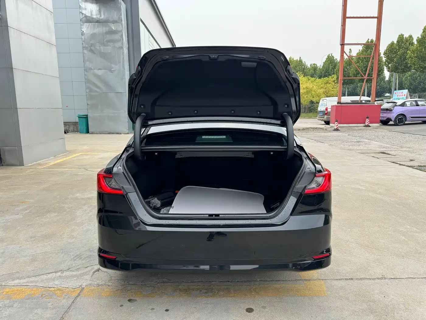 Photo 13 - Toyota Camry