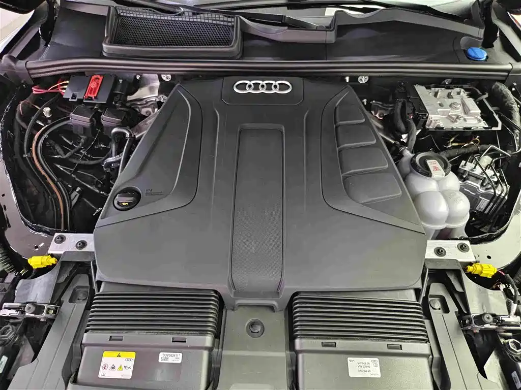 Audi Q7 2025 2025 45 TFSI quattro S line Black Warrior