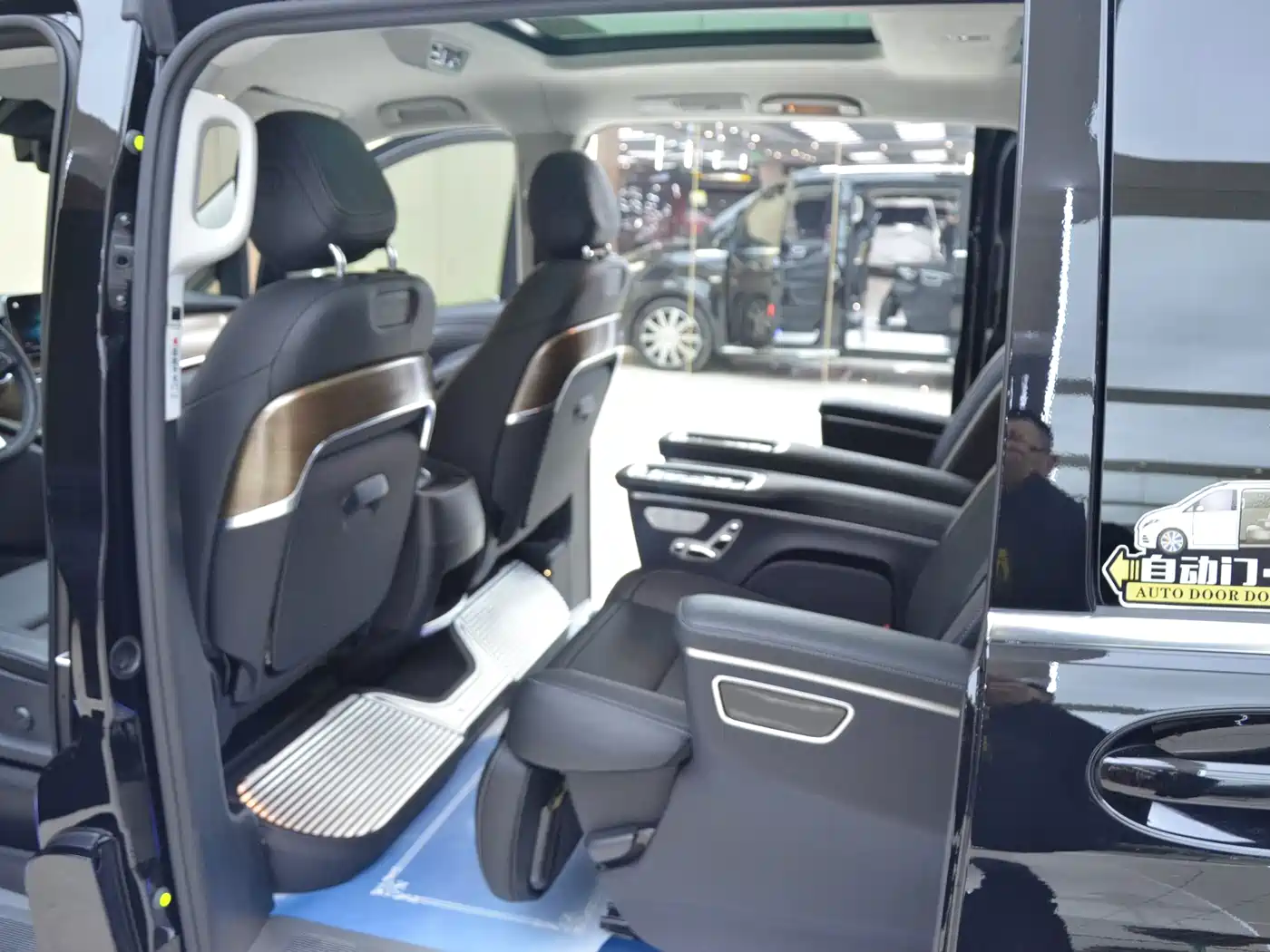 Mercedes-Benz V-Class 2024 2022 V 260 L Long Wheelbase Luxury Edition