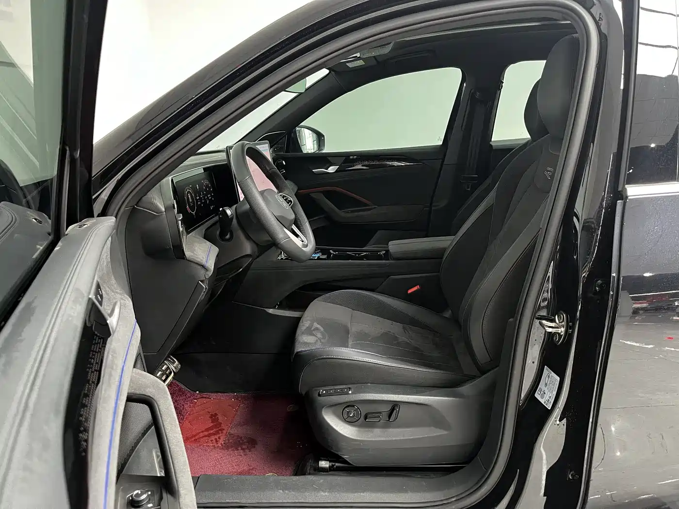 Volkswagen Tiguan L 2024 PRO 330TSI FWD R-Line Intelligent Premium Edition фото 16