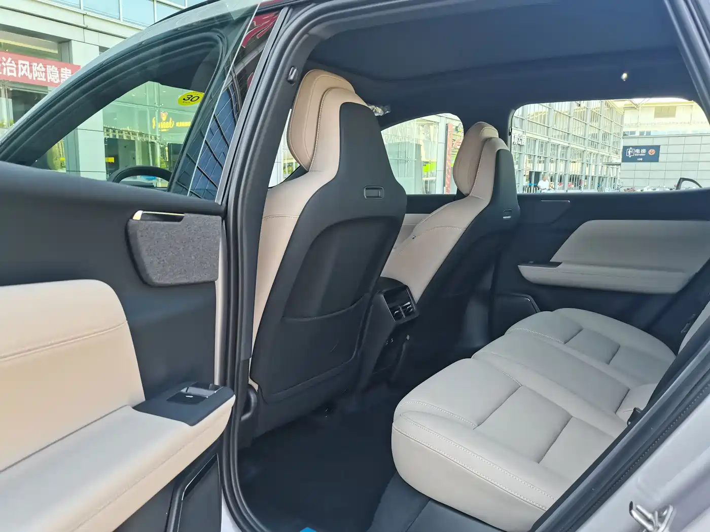 Volvo XC70 Plug-in Hybrid 2026 2025 Standard