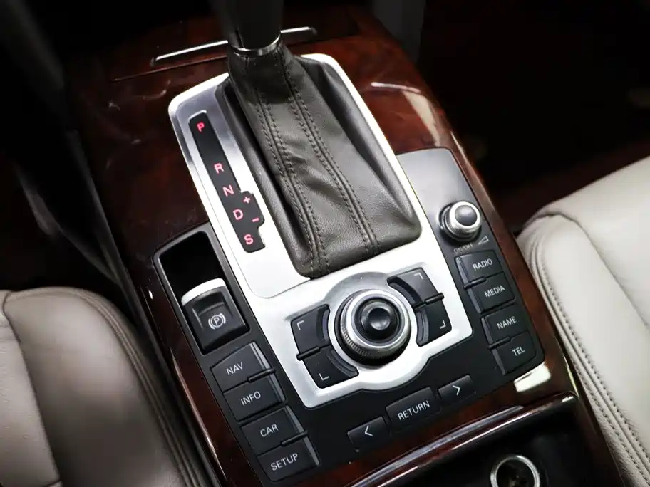Фото 16 - Audi A6L