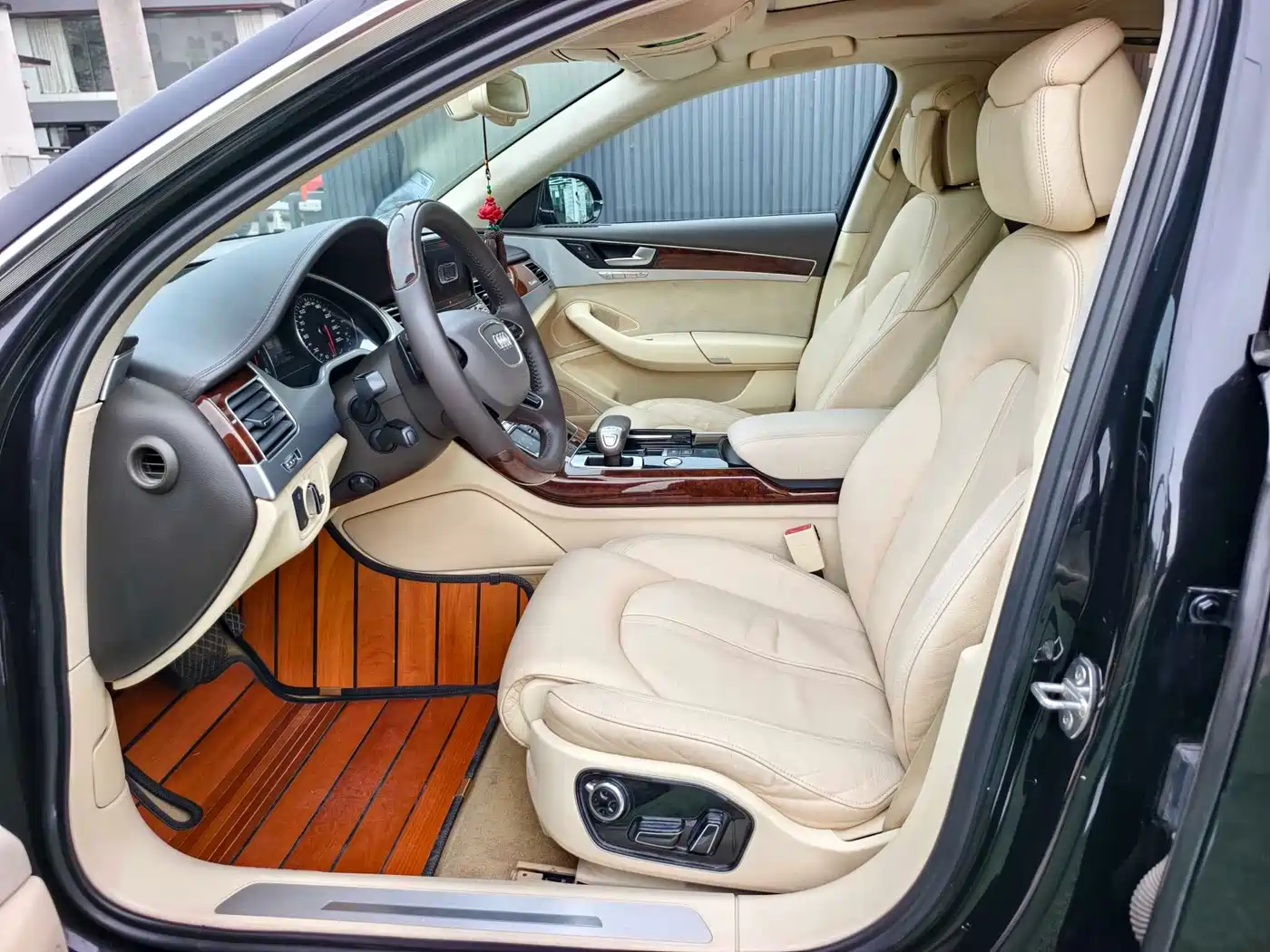 Audi A8 2012 A8L 45 TFSI quattro Comfort фото 9