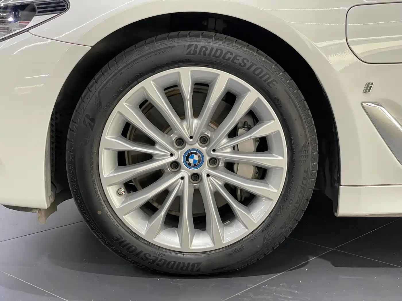 BMW 5 Series New Energy 2019 Facelift 530Le Pioneer Edition фото 24