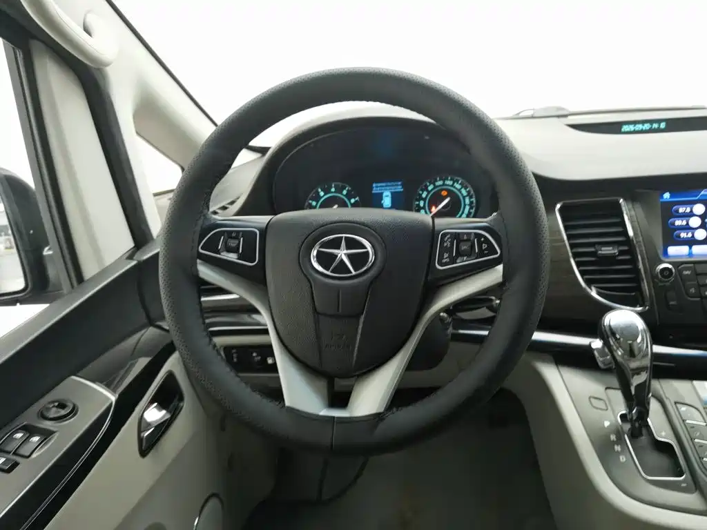 JAC Refine M5 2015 2013 2.0T Petrol Automatic Official Edition