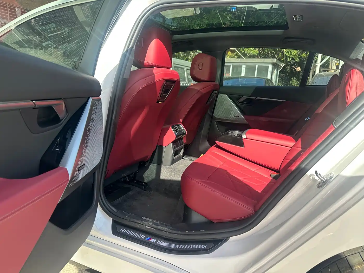 BMW 5 Series 2025 530Li Leading M Sport Package фото 15
