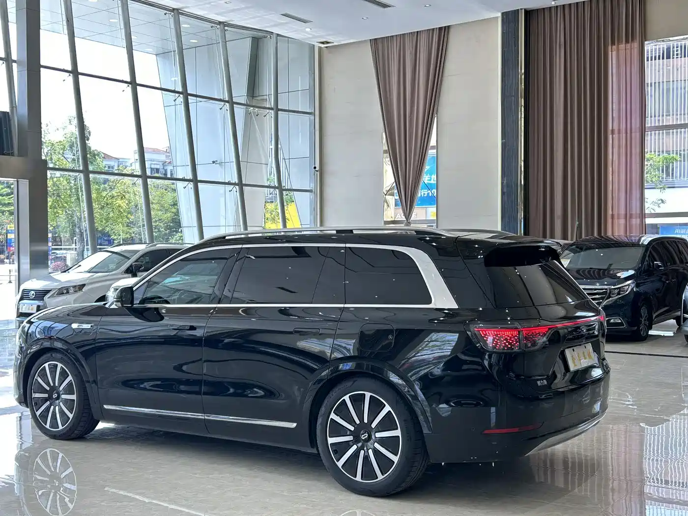 AITO Wenjie AITO M9 2024 Extended Range Ultra 42kWh 6-Seater фото 7