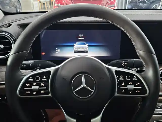 Mercedes-Benz E-Class 2019 E 300 L Luxury — фото 5