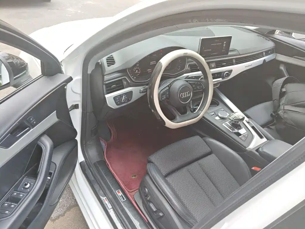 Фото 16 - Audi A4L
