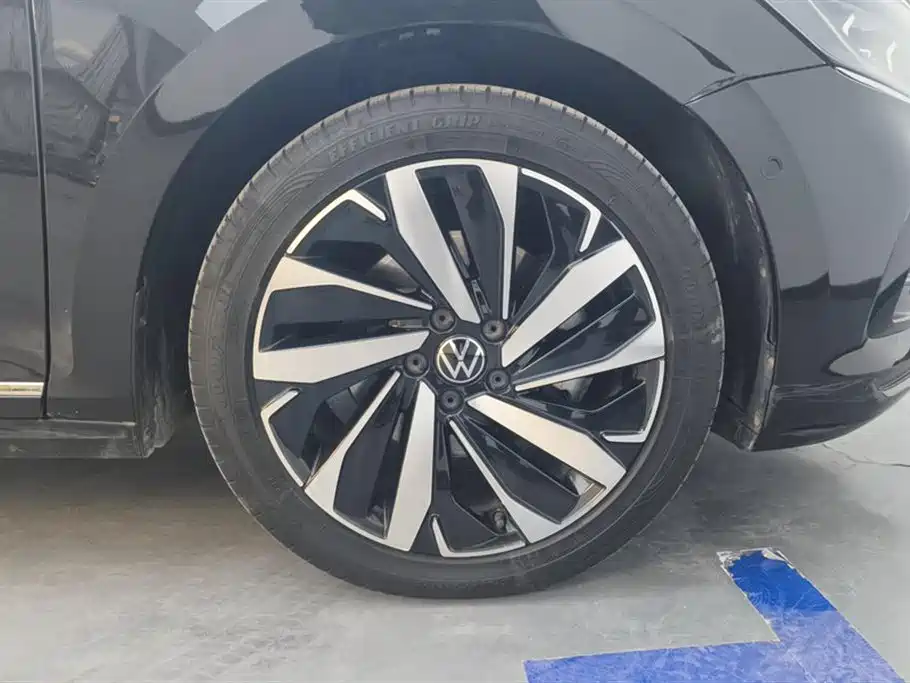 Volkswagen Passat 2022 330TSI Luxury Edition фото 6