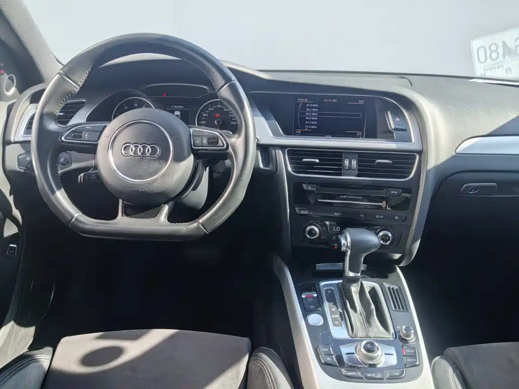 Фото 5 - Audi A4L