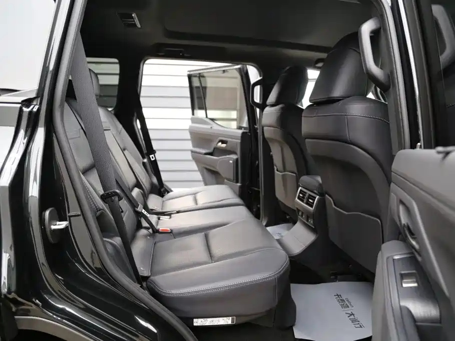 Фото 24 - Lexus GX